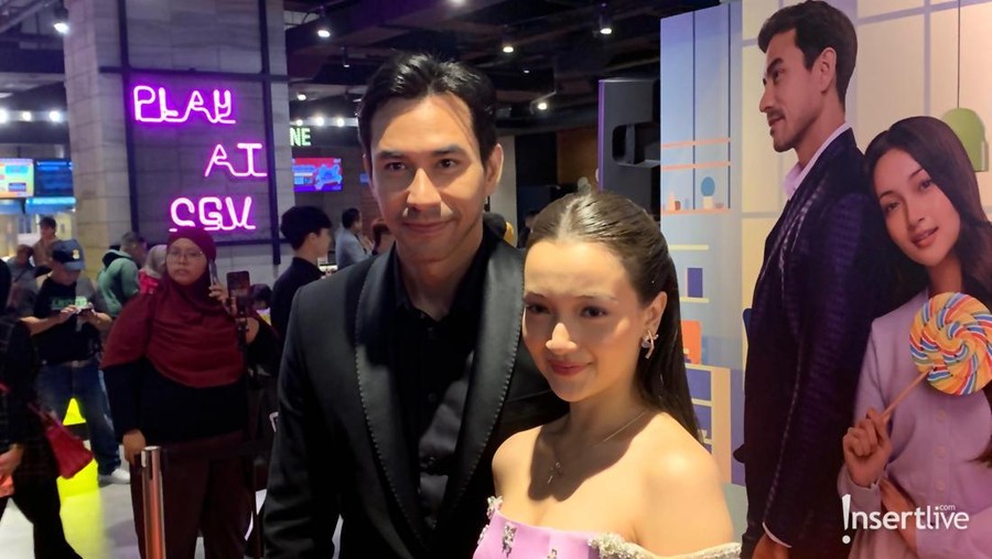 Darius Sinathrya dan Megan Domani