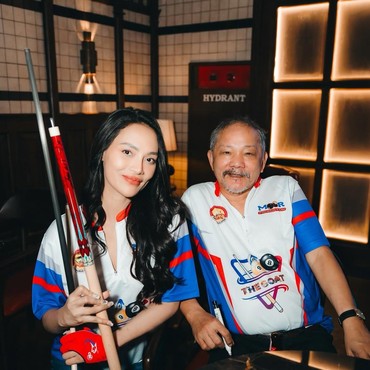 Main Bareng, 7 Momen Erika Carlina Bikin Grogi Efren Reyes Legenda Biliar Dunia