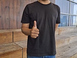 Bisakah Sidik Jari Diambil dari Foto Pose Andalan Bapak-bapak?
