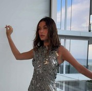 8 Gaya Modis Selebriti Hollywood di Musim Semi 2025, Hailey Bieber hingga Selena Gomez