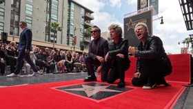 FOTO: 39 Tahun Berkarier, Green Day Terima Hollywood Walk of Fame