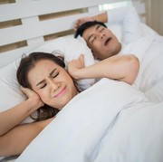 4 Cara Alami Menghilangkan Kebiasaan Mendengkur saat Tidur