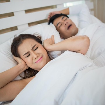 4 Cara Alami Menghilangkan Kebiasaan Mendengkur saat Tidur