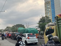Massa Demo Hardiknas di Jalan Alauddin Makassar Bubar, Lalin Berangsur Normal