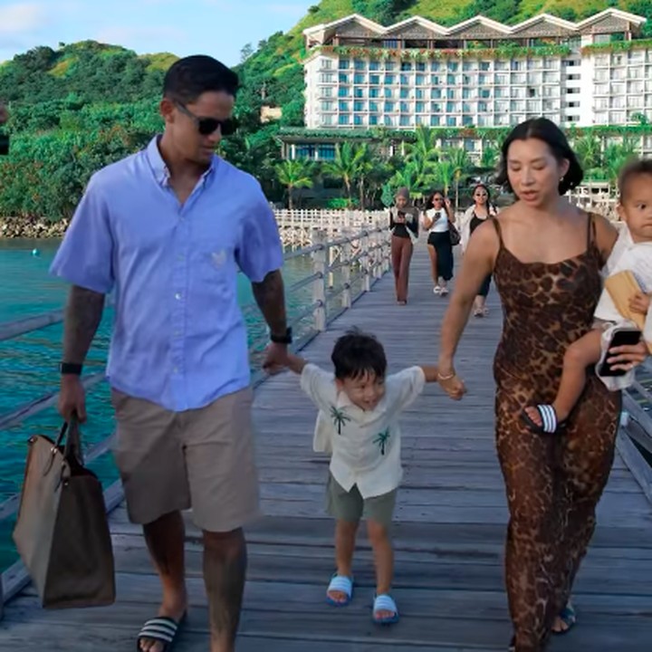 <p>Melalui laman Instagram-nya, Jennifer membagikan momen liburannya bersama keluarga. Mereka pun tampak menikmati perjalanan dengan mengenakan <em>speed boat</em>. (Foto: Instagram: @jenniferbachdim)</p>