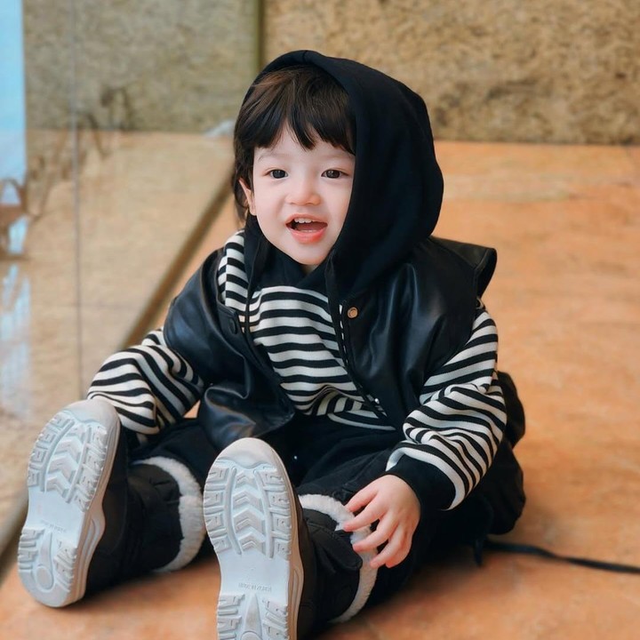 <p>Melihat unggahan ini, banyak netizen yang merasa gemas dengan Jourell, Bunda. Tidak sedikit dari mereka yang menyebut Si Kecil sangat mirip dengan bayi Korea. (Foto: Instagram: @cutratumeyriska)</p>