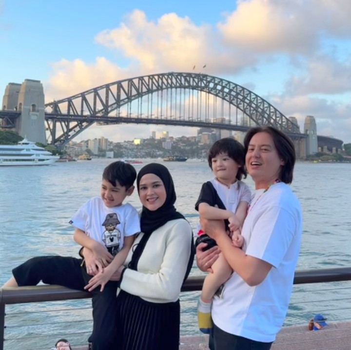 <p>Putra bungsu Cut Meyriska dan Roger Danuarta, Jourell Kenzie Danuarta, lahir pada 22 April 2022. Pada tahun ini, usianya pun genap tiga tahun, Bunda. (Foto: Instagram: @cutratumeyriska)</p>