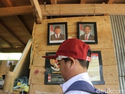 Video: Mirisnya Siswa SD di Maros Belajar di Kolong Rumah Warga
