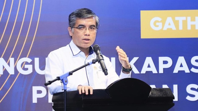 Tindaklanjuti Arahan Prabowo, Menaker Siapkan Aturan Baru Outsourcing Menaker Yassierli menindaklanjuti arahan Presiden Prabowo Subianto tentang outsourcing saat peringatan Hari Buruh dengan menyiapkan dan menyusun regulasi baru.
