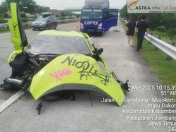 Brakkk! Lamborghini Tabrak Ignis di Tol Jombang