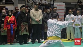 FOTO: Kejuaraan Pencak Silat CNN Indonesia Resmi Dibuka Menpora