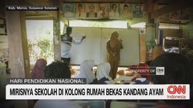 VIDEO: Mirisnya Sekolah di Kolong Rumah Bekas Kandang Ayam