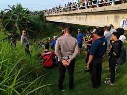 Livina Nyemplung di Sungai Nganjuk, Penumpangnya Hilang