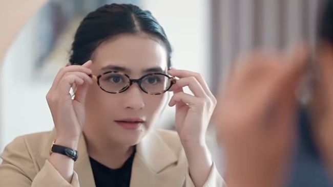 Ada Maia Estianty hingga Desy Ratnasari, Intip 7 Potret Adu Outfit Artis saat Jadi Dosen