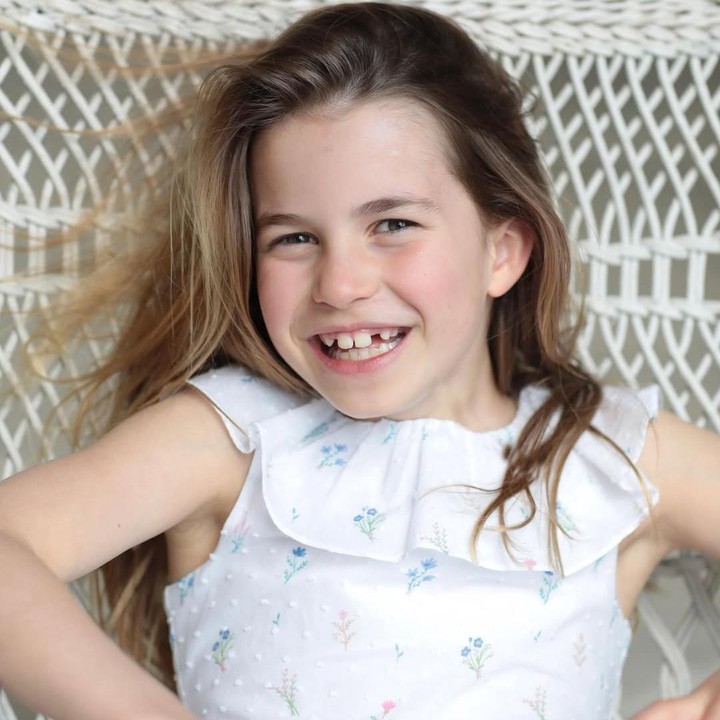 <p><em>Postingan</em> itu diramaikan komentar netizen yang turut memberikan ucapan ulang tahun. “Selamat ulang tahun putri Charlotte, sudah berusia 10 tahun! Dia terlihat sangat dewasa,” tulis akun <em>@ladylouise_jam****.</em> “Selamat Ulang Tahun Putri Charlotte!! Semoga kalian semua mendapatkan Ulang Tahun yang luar biasa,” tulis akun <em>@theroyalmemorab****. </em>(Foto: Instagram@princeandprincessofwales)</p>