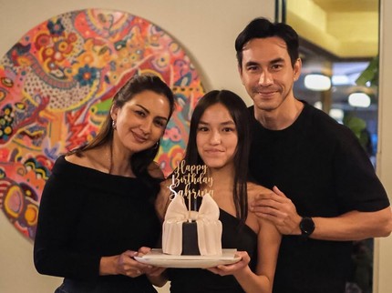 5 Potret Sabrina, Putri Donna Agnesia & Darius Baru Ultah ke-14