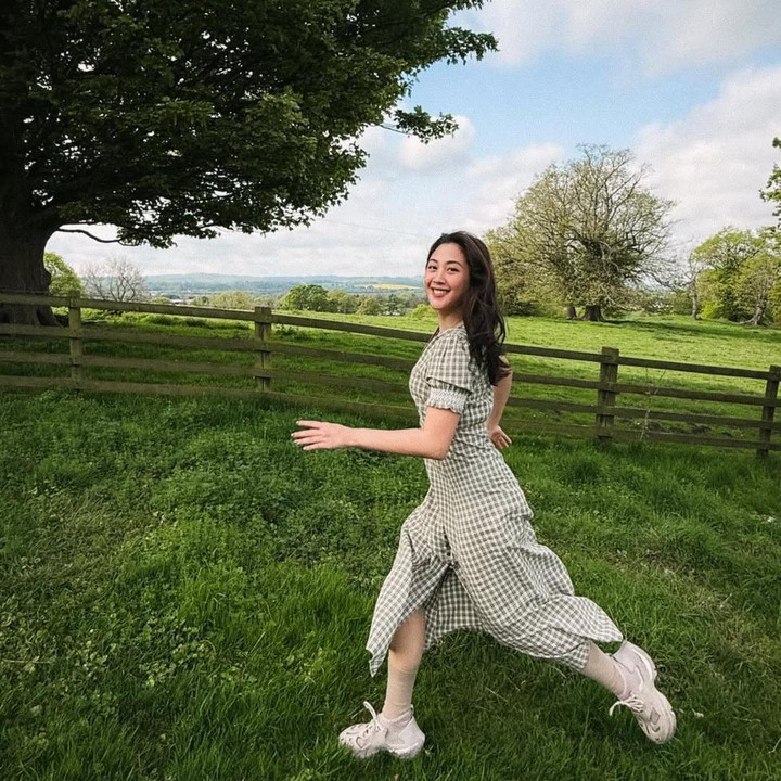 <p>Sementara itu, Sherina juga mengunggah foto-foto di Instagram. Ia terlihat tak bisa menyembunyikan kebahagiaannya, ya, Bunda. “<em>Inner </em>cegil <em>released</em>: sherina <em>fraser</em>,” tulisnya, dikutip dari laman<em> Instagram@sherinamunaf. </em>(Foto: Instagram@sherinamunaf)</p>