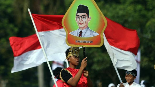 Jika peringatan Hari Buruh 1 Mei ditetapkan sebagai hari libur nasional, apakah Hari Pendidikan Nasional 2 Mei juga libur?
