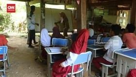 VIDEO: Hardiknas, Mengajar Ilmu di Sekolah Bekas Kandang Ayam