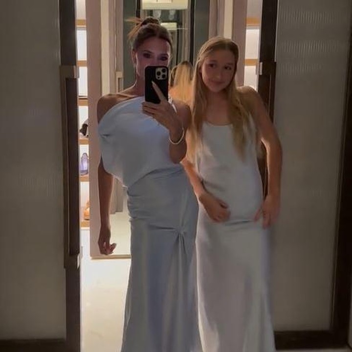 <p>Beberapa tahun terakhir, Harper mulai sering ikut sang Bunda ke acara fashion. Baru-baru ini, remaja kelahiran 10 Juli 2011 itu menemani sang Bunda untuk menghadiri acara fashion dari brand Victoria di Dubai. (Foto: TikTok @victoriabeckham)</p>