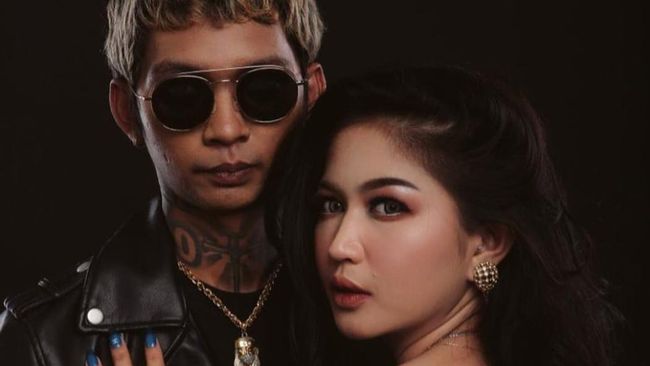 Resmi Cerai, 7 Potret Romantis Young Lex dan Eriska Nakesya Kini Tinggal Kenangan