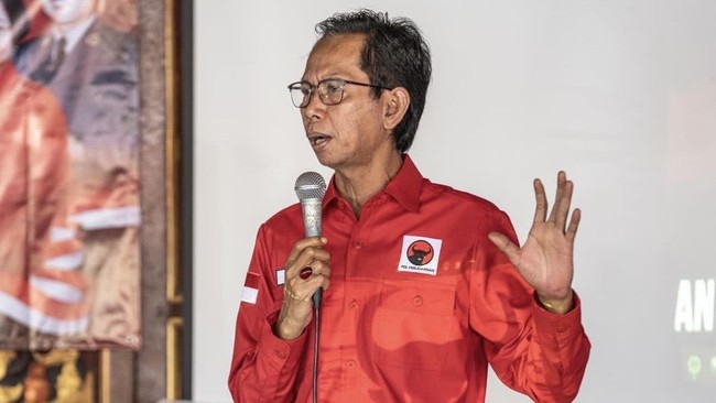 Tegak Lurus Megawati Ketua DPRD Surabaya, Adi Sutarwijono, menerima pencopotan dari Ketua DPC PDIP. Ia berkomitmen mendukung Megawati dan berharap PDIP semakin solid.