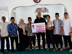 Andre Rosiade Bantu Mushalla Nurul Jadid Koto Tangah, Sebut Presiden Prabowo Komit Bangun Sumbar