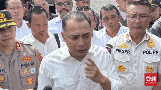 Walkot Surabaya Eri Cahyadi menerbitkan Surat Edaran tentang Peningkatan Kewaspadaan dan Pencegahan Penularan Covid-19 di Kota Surabaya.