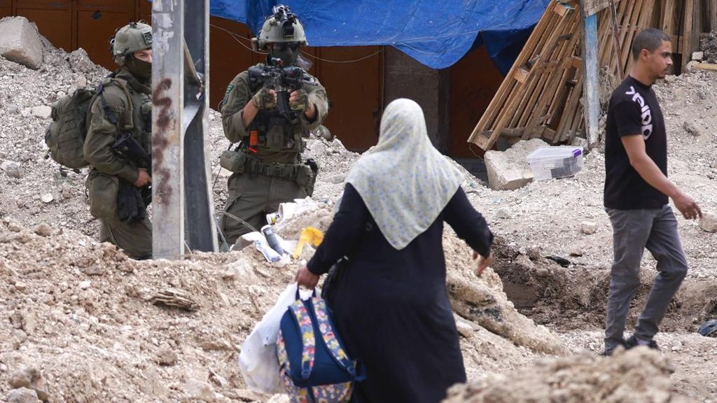 Israel Bongkar Paksa Puluhan Rumah Warga Palestina di Tepi Barat