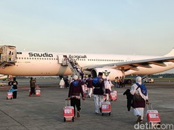 Petugas Bandara SMB II Temukan Benda Tajam di Barang Bawaan Calon Haji