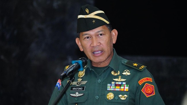 Alasan TNI Batal Mutasi 7 Pati, Termasuk Letjen Kunto Arief Wibowo Kepala Pusat Penerangan TNI Brigjen TNI Kristomei Sianturi mengatakan pembatalan mutasi 7 perwira tinggi TNI sudah dilakukan melalui pertimbangan matang.