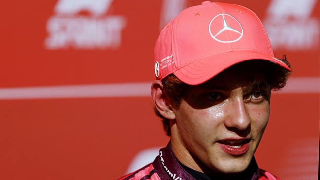 Kimi Antonelli Jadi Peraih Pole Termuda di F1 Pembalap rookie, Kimi Antonelli, menjadi peraih pole termuda F1 dalam format apa pun setelah menjadi pembalap tercepat pada kualifikasi Sprint Race F1 GP Miami