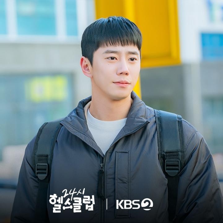 <p>Lalu terbaru dalam drama Korea <em>Pump Up the Healthy Love</em>, Lee Jun Young berperan sebagai pemilik tempat gym yang juga merupakan mantan atlet <em>bodybuilding</em> berprestasi. (Foto: Instagram @kbsdrama)</p>