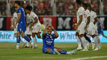 Kabar Sport CNN Terbaru : FOTO: Persib Gagal Pesta Juara Liga 1 di Ternate