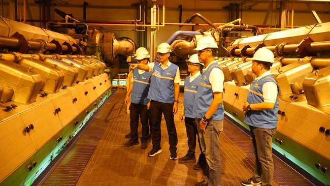 Gubernur Bali Apresiasi Respons Cepat PLN Pulihkan Listrik Bali Gubernur Bali, I Wayan Koster, mengapresiasi respons cepat PLN atasi gangguan listrik 2 Mei dan pulihkan pasokan dalam waktu 12 jam.