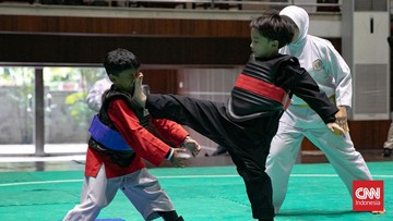 Sorotan Dunia Olahraga CNN Sport : FOTO: Gairah di Puncak Kejuaraan Pencak Silat CNN Indonesia