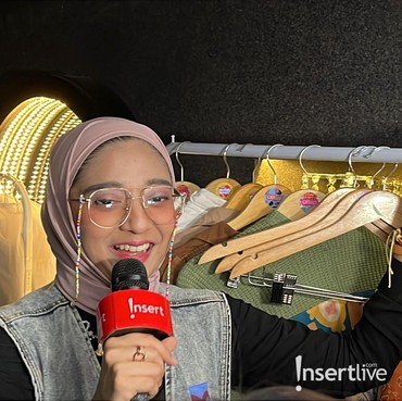 Chiki Fawzi Kenang Mendiang Ibu Lewat Karya Terbaru di NYIFW 2025