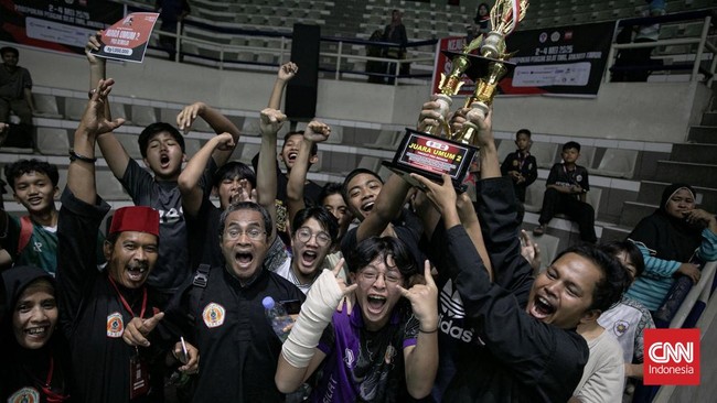 Kejuaraan Pencak Silat CNN Indonesia Piala Menpora 2025 Sukses Digelar Kejuaraan Pencak Silat CNN Indonesia Piala Menpora 2025 tuntas digelar dengan sukses di Padepokan Pencak Silat Taman Mini Indonesia Indah (TMII), Minggu (4/5).