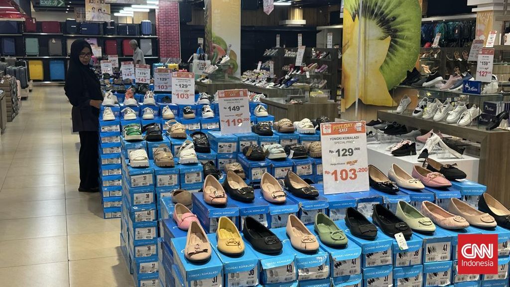 Transmart Full Day Sale, Sandal dan Sepatu Diskon Gede Sampai 70%