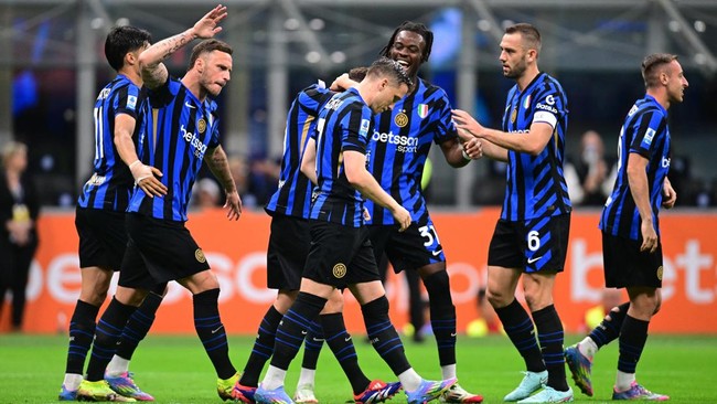 Inter Milan masih memiliki kesempatan menjadi kampiun liga Italia setelah menang atas Verona.