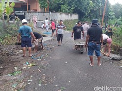 Warga di Parepare Patungan Perbaiki Drainase-Jalan Rusak Akibat Banjir