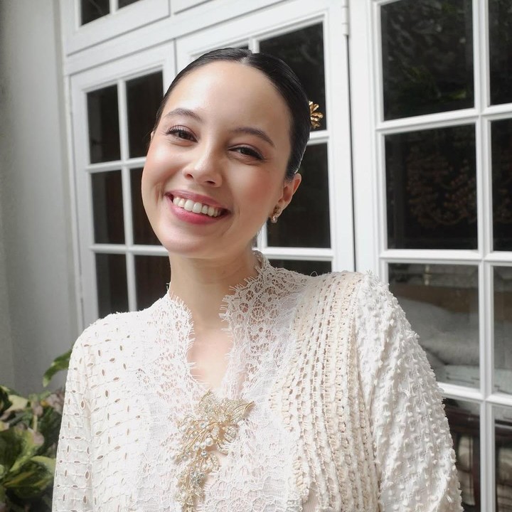 <p>Aktris Anggika Bolsterli tengah menikmati masa-masa kehamilan pertamanya. Sejak mengumumkan kabar bahagia ini pada bulan Februari lalu, Anggika kerap membagikan potret perrjalanan kehamilannya di media sosial. (Foto: Instagram @anggikabolsterli)</p>