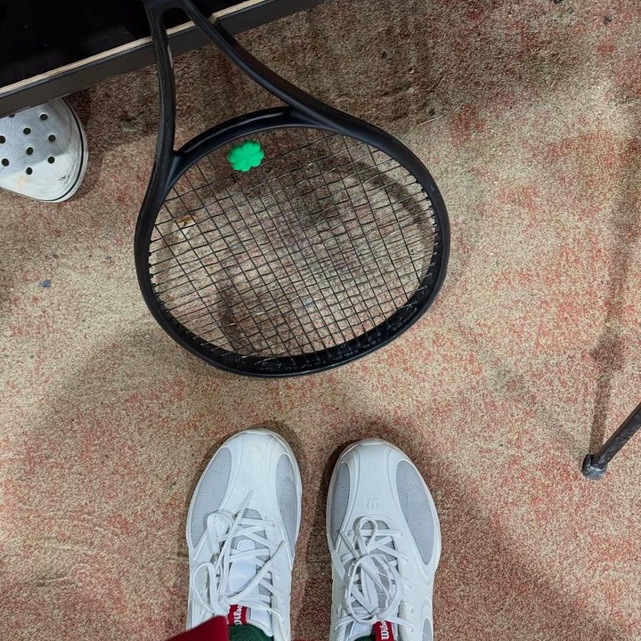 <p>Selan itu, Suzy juga masih rajin melakukan olahraga tenis. (Foto: Instagram @skuukzky)</p>