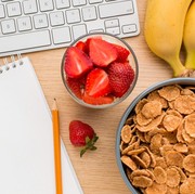 5 Camilan Sehat untuk 'Stok' di Meja Kerja, Rendah Kalori dan Bikin Kenyang