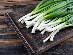 Apa Bedanya Daun Bawang dan Bawang Prei? Ini Penjelasan Ilmiahnya