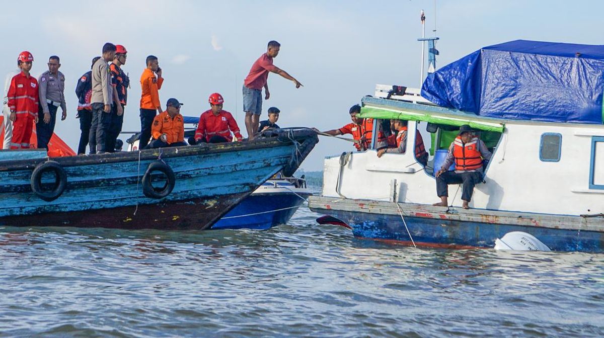 Detik-detik Kapal Feri Tenggelam di Penajam Paser Utara