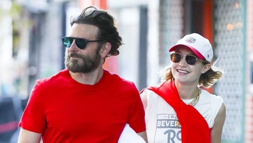 Gigi Hadid Rayakan Ultah Bareng Bradley Cooper, Cincin di Jari Manis Jadi Sorotan