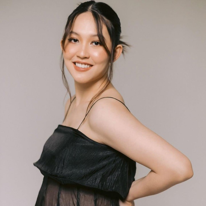 <p>Melalui unggahan di Instagram, Ribka memamerkan <em>baby bump</em> kehamilannya yang sudah terlihat besar. "<em>New chapter become a parent. Bismillah...Our little baby is coming soon</em>," tulis Ribka di Instagram. (Foto: Instagram @ribkasugiarto/ @rianardianto)</p>