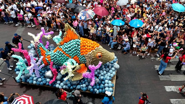 FOTO: Parade Balon 'Makhluk Laut' Menginvasi Guadalajara Meksiko