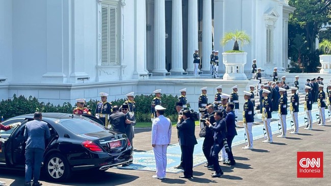Presiden RI Prabowo Subianto menerima kunjungan kehormatan Presiden Senat Kerajaan Kamboja, Samdech Akka Hun Sen di Istana Kepresidenan Jakarta, Senin, (5/5).